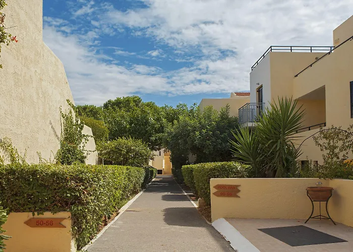 Aparthotel Sundance & 3*