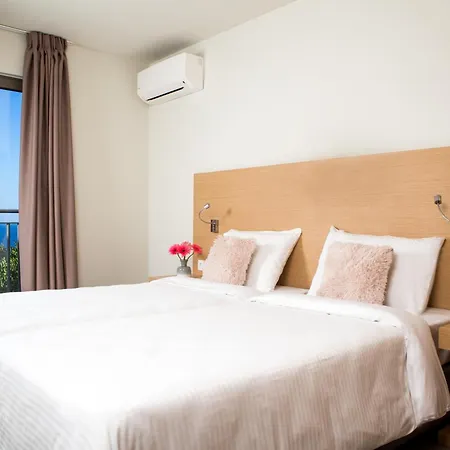 Aparthotel Sundance & 3*